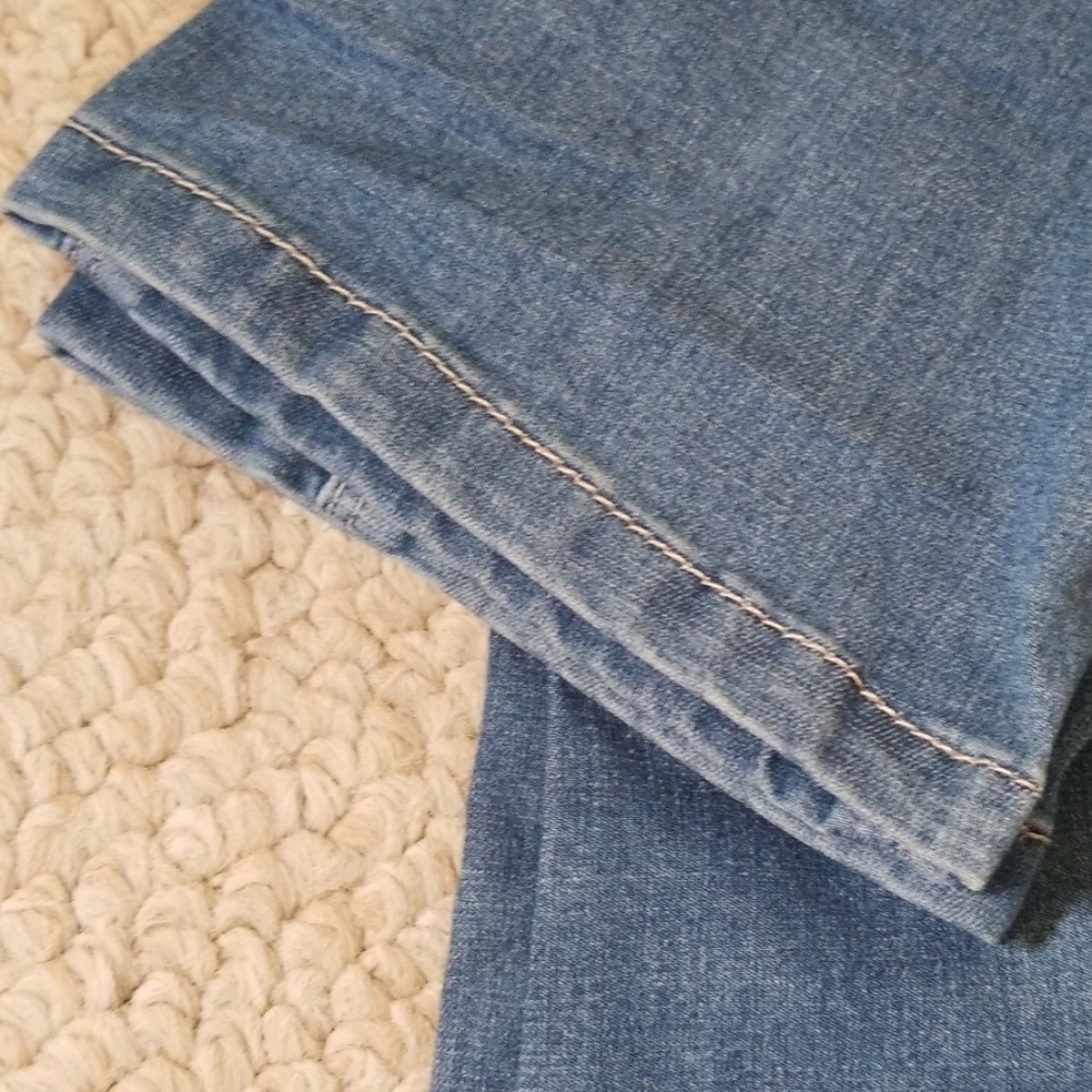 💐Royalty Medium Wash Jeans - Picture 3 of 6